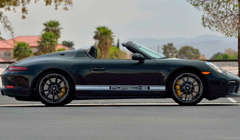Porsche 911 Speedster 2019 года с кастомным салоном продали за 23 млн рублей