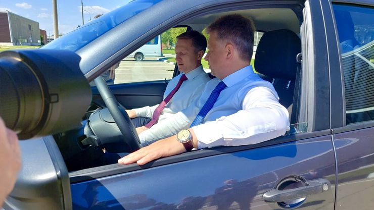 Новый глава АВТОВАЗа посетил завод на люксовом авто с кортежем и ГИБДД