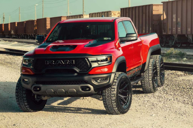 Шестиколесный «Мамонт» на базе RAM 1500 TRX примерил диски Vossen