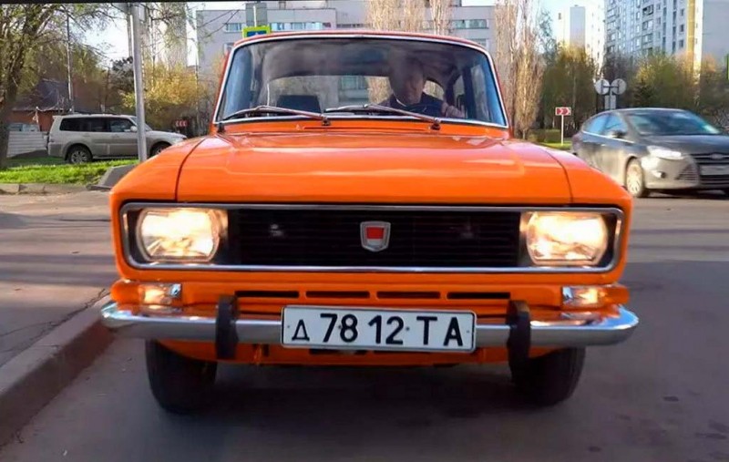 Простоявший 40 лет без движения Москвич-2140 хотят продать за миллион руб