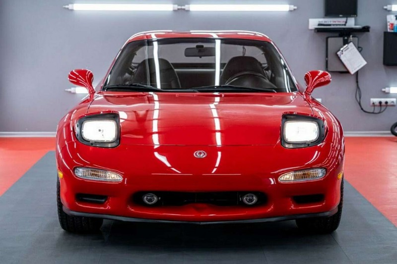 Идеально сохранившийся спорткар Mazda RX-7 (FD) без пробега продают за 12 млн рублей
