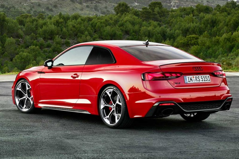 Модели Audi RS4 и RS5 получили спорт-пакеты и стали еще шустрее