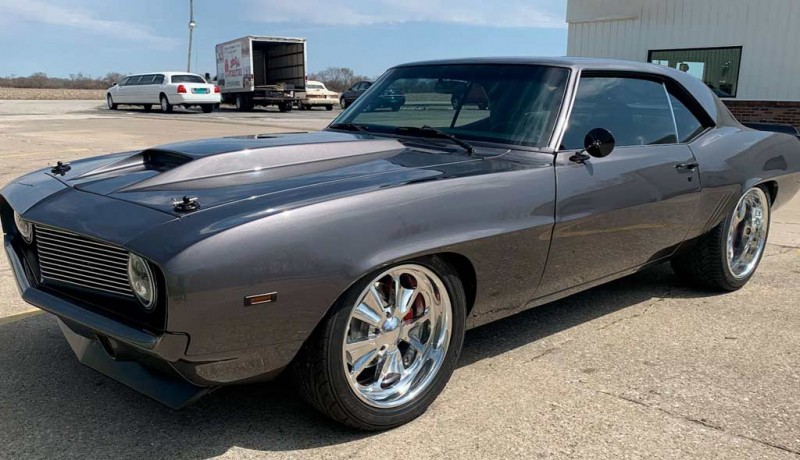 Рестомод Chevrolet Camaro 1969 с мотором от Corvette Z06 вызвал ажиотаж на аукционе 1 Рестомод Chevrolet Camaro 1969 с мотором от Corvette Z06 вызвал ажиотаж на аукционе