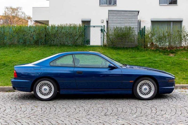 Эффектный BMW 850 Ci 1995 года выставили на торги: пока за авто предлагают только 1,4 млн руб