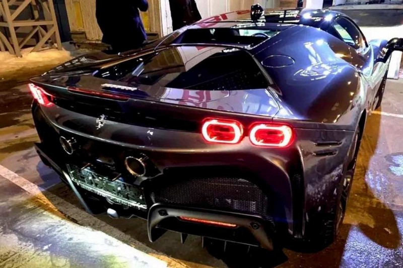 Новый Ferrari SF90 Stradale продают в России за рекордные 85 млн руб