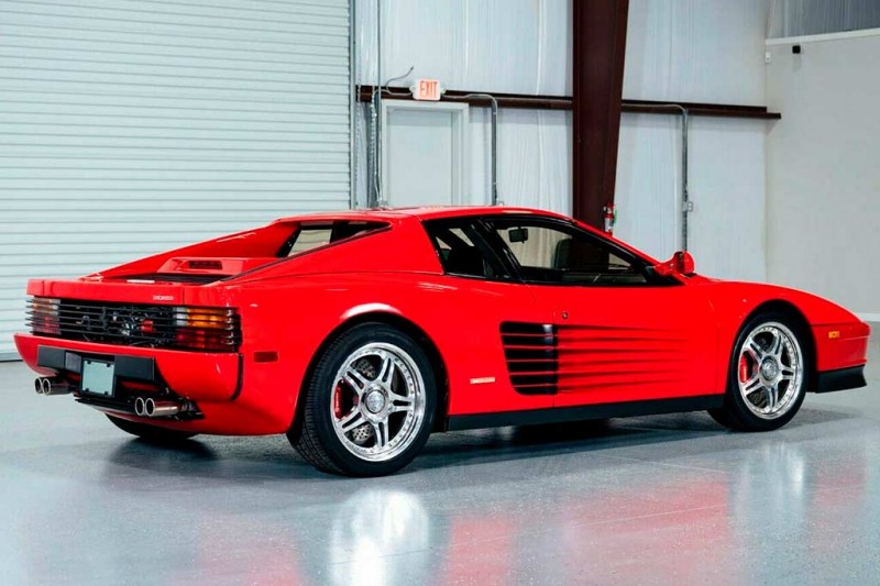 Ferrari Testarossa 1988 с 664-сильным мотором оценили в 10,5 млн рублей