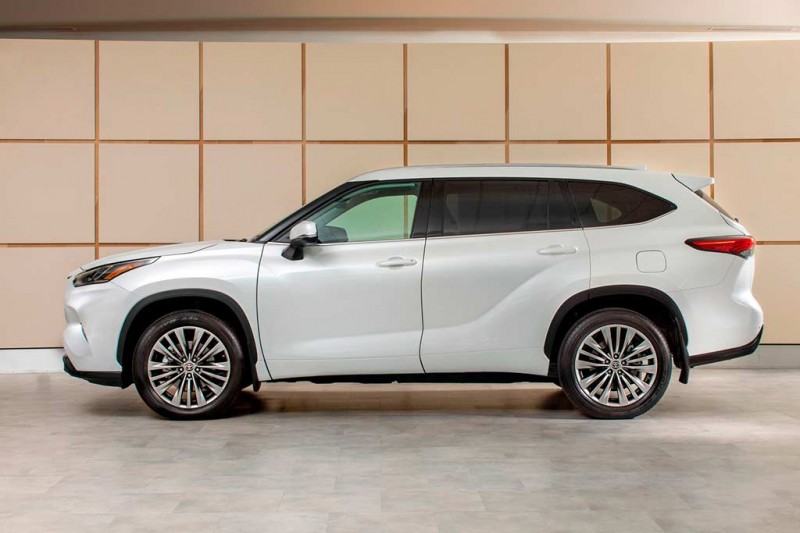 Представлен обновленный кроссовер Toyota Highlander 2023: основные изменения