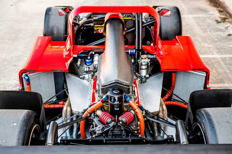 В продаже гоночный Ferrari 333 SP: таких спорткаров в мире всего 40
