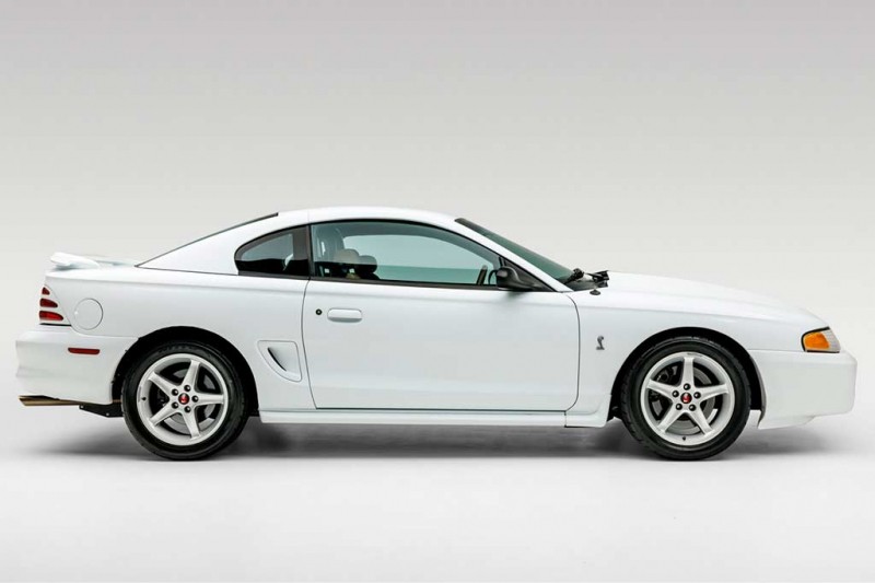 Редкий Ford Mustang SVT Cobra R 1995 года ушел с молотка за скромную сумму