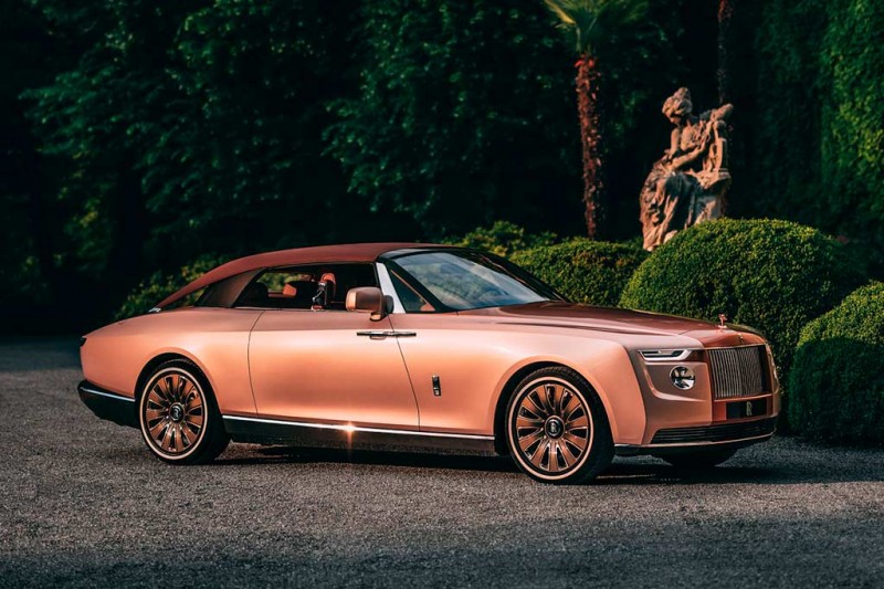 Rolls-Royce представил второй из трех экземпляров модели Boat Tail