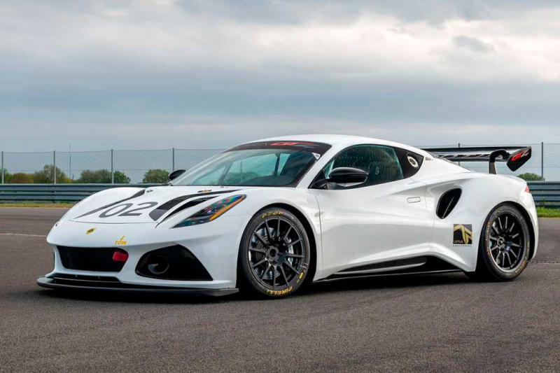 Lotus Emira GT4: модификация британского спорткара для кольцевых гонок