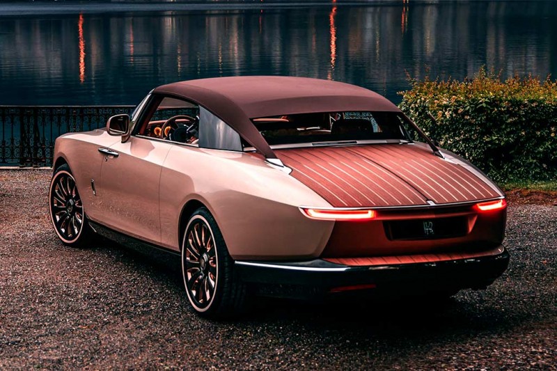 Rolls-Royce представил второй из трех экземпляров модели Boat Tail