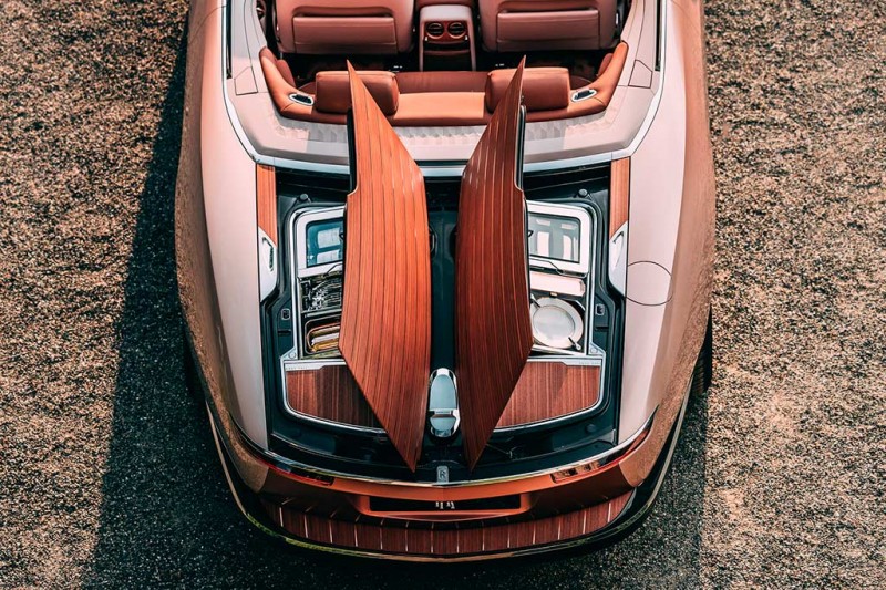 Rolls-Royce представил второй из трех экземпляров модели Boat Tail