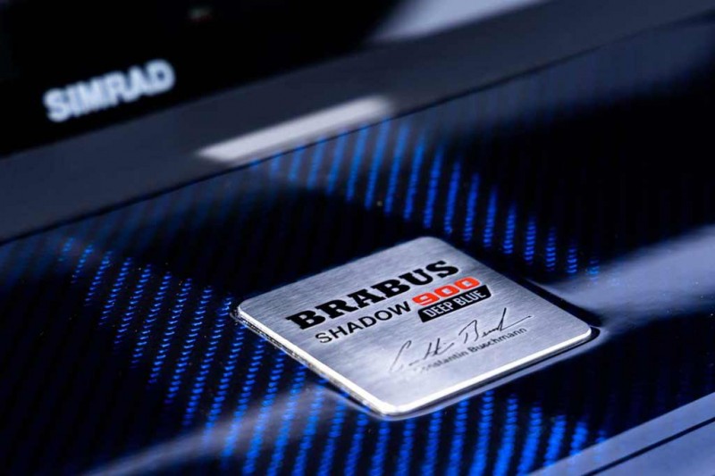 Brabus Shadow 900: немецкие тюнеры представили эффектный 900-сильный катер
