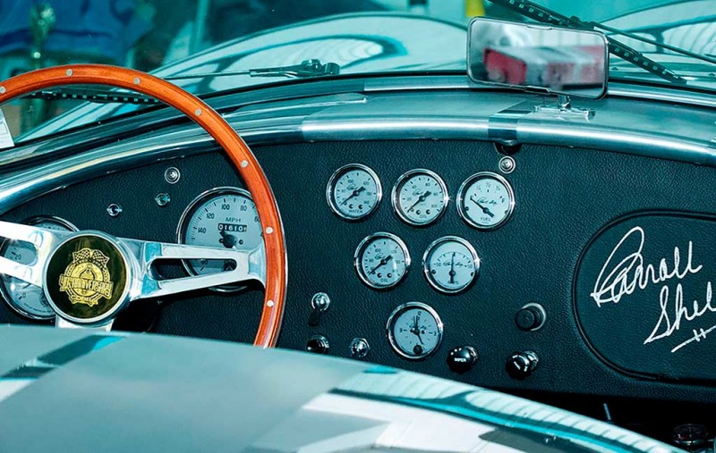 Сияющий на солнце редкий родстер Shelby Cobra CSX4000 пустят с молотка