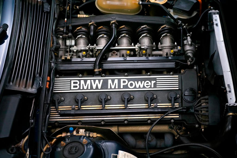 Классический BMW M6 1987 года выставили на торги: ценник не вырос даже до ₽2 млн