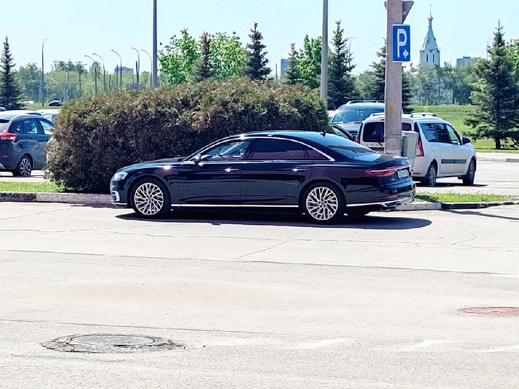 Новый глава АВТОВАЗа посетил завод на люксовом авто с кортежем и ГИБДД