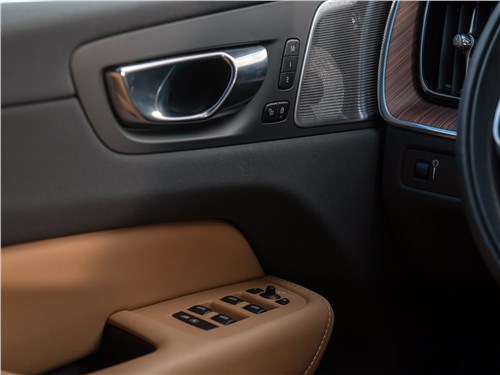 Тест-драйв Volvo XC60 (поколение III) - Чем может обаять Volvo XC60 помимо холодной красоты