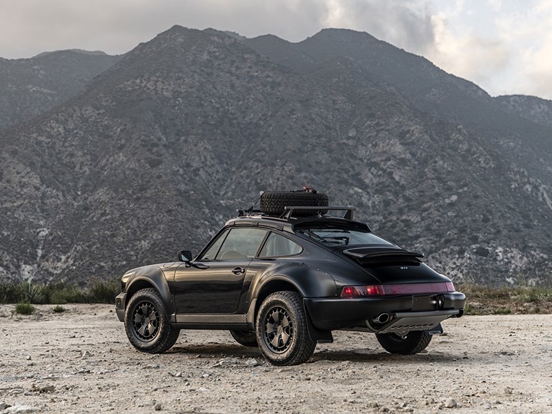 Классический Porsche 911 превратили в настоящий внедорожник