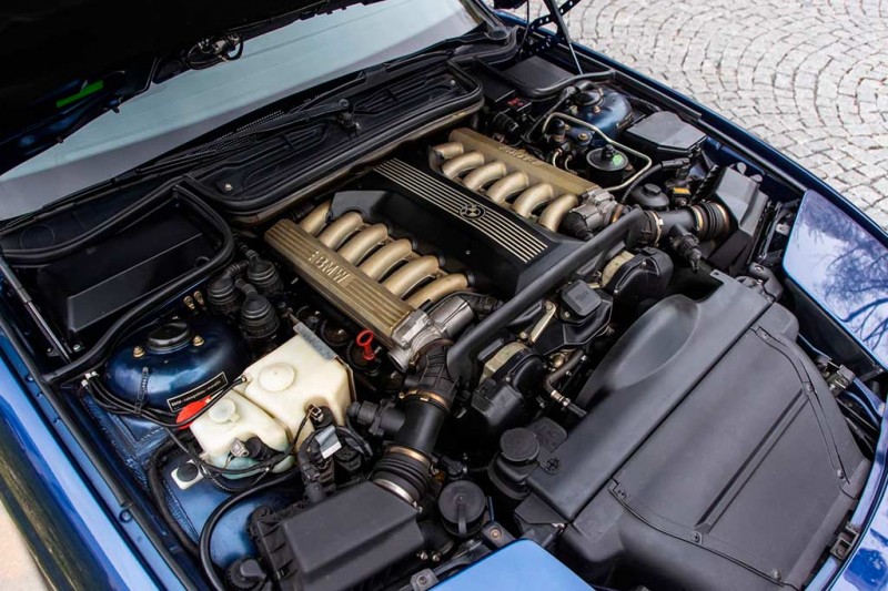 Эффектный BMW 850 Ci 1995 года выставили на торги: пока за авто предлагают только 1,4 млн руб