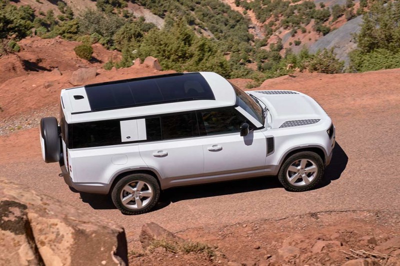 Британцы представили Land Rover Defender 130: самый большой и роскошный в семействе