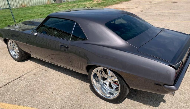 Рестомод Chevrolet Camaro 1969 с мотором от Corvette Z06 вызвал ажиотаж на аукционе 2 Рестомод Chevrolet Camaro 1969 с мотором от Corvette Z06 вызвал ажиотаж на аукционе