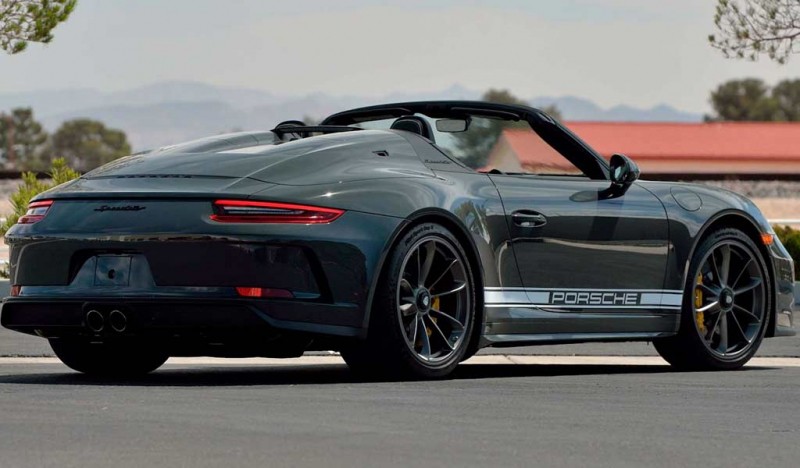 Porsche 911 Speedster 2019 года с кастомным салоном продали за 23 млн рублей