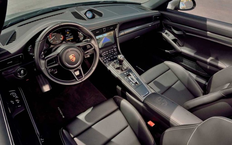 Porsche 911 Speedster 2019 года с кастомным салоном продали за 23 млн рублей