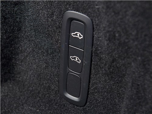 Тест-драйв Volvo XC60 (поколение III) - Чем может обаять Volvo XC60 помимо холодной красоты