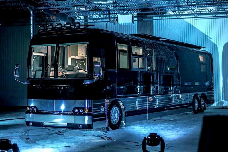 Loki Basecamp XL Coach Series: роскошный автобус-автодом для полноценной жизни в дороге