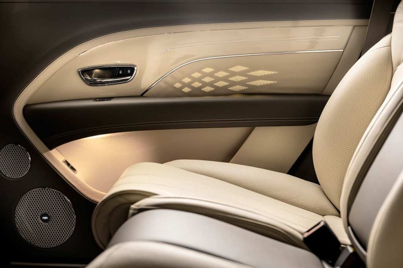 Bentley Bentayga Extended Wheelbase: роскошный кроссовер получил длиннобазное исполнение 10 Bentley Bentayga Extended Wheelbase: роскошный кроссовер получил длиннобазное исполнение
