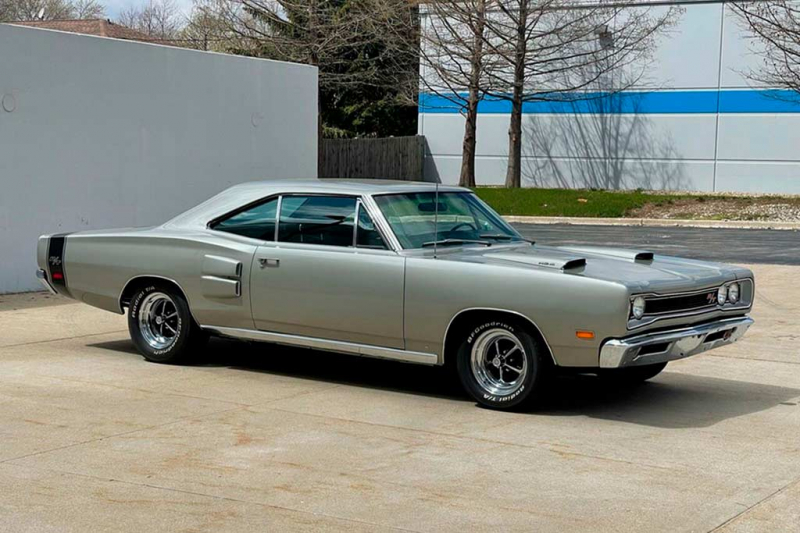 За отреставрированный Dodge Coronet Coupe 1969 хотят выручить более 11 млн руб