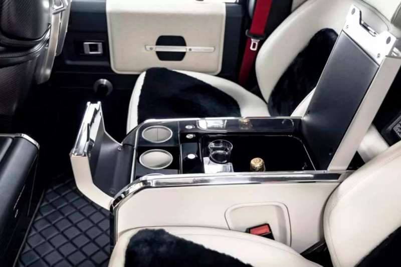 Уникальный Land Rover Defender Q40 с мотором от Ford Mustang продадут с молотка