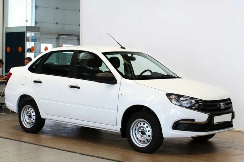 Упрощенная Lada Granta получит две комплектации и будет стоить в районе 600 тысяч руб