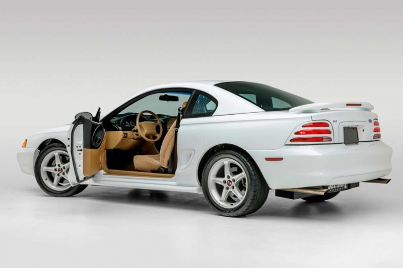 Редкий Ford Mustang SVT Cobra R 1995 года ушел с молотка за скромную сумму