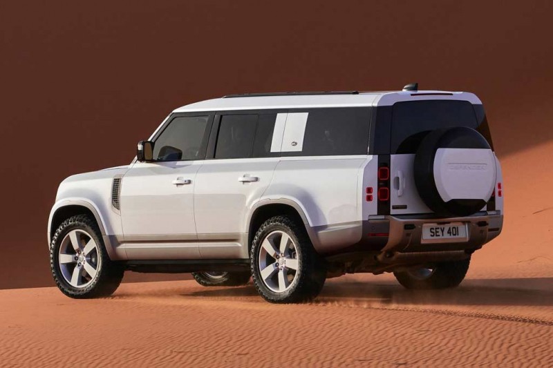 Британцы представили Land Rover Defender 130: самый большой и роскошный в семействе