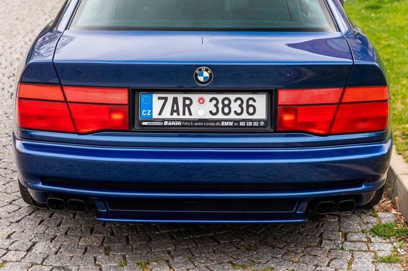 Эффектный BMW 850 Ci 1995 года выставили на торги: пока за авто предлагают только 1,4 млн руб