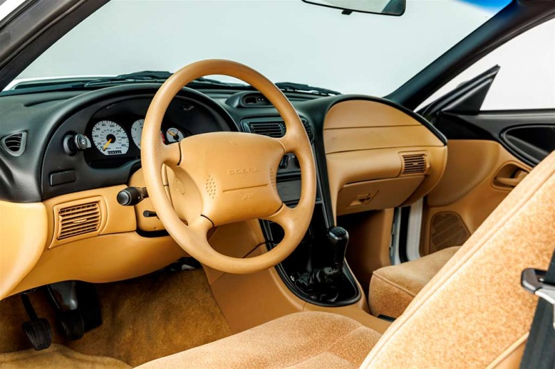 Редкий Ford Mustang SVT Cobra R 1995 года ушел с молотка за скромную сумму