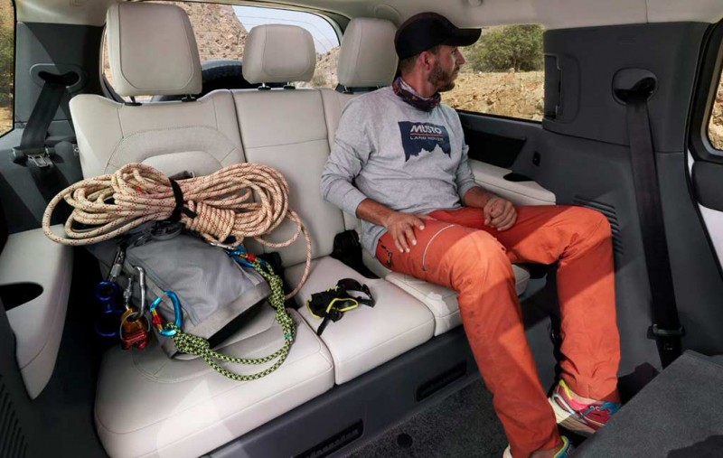 Британцы представили Land Rover Defender 130: самый большой и роскошный в семействе