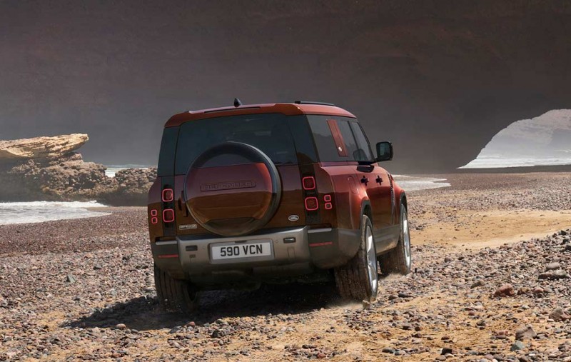 Британцы представили Land Rover Defender 130: самый большой и роскошный в семействе