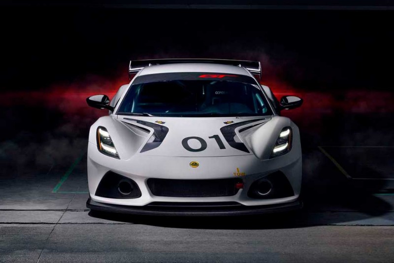 Lotus Emira GT4: модификация британского спорткара для кольцевых гонок