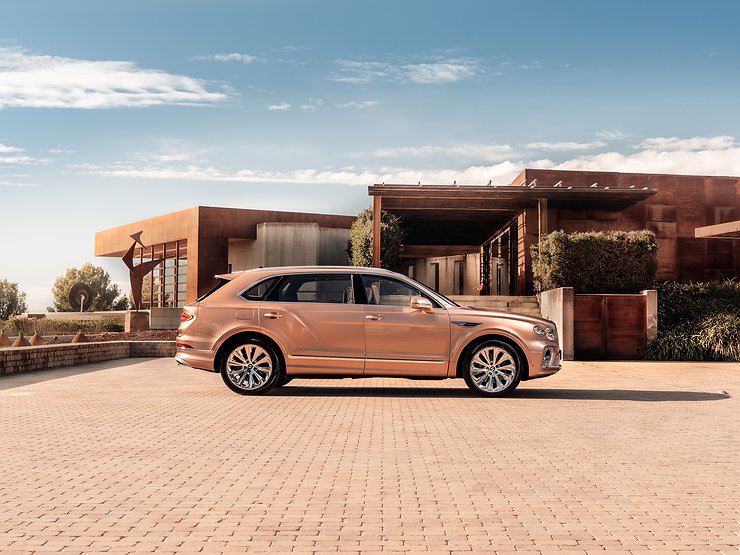 По просьбам трудящихся: Bentley выпустила удлиненный кроссовер Bentayga