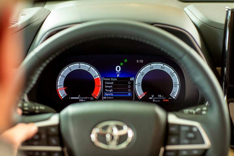 Представлен обновленный кроссовер Toyota Highlander 2023: основные изменения
