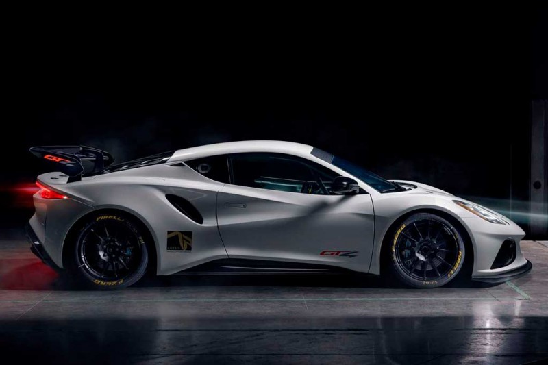 Lotus Emira GT4: модификация британского спорткара для кольцевых гонок
