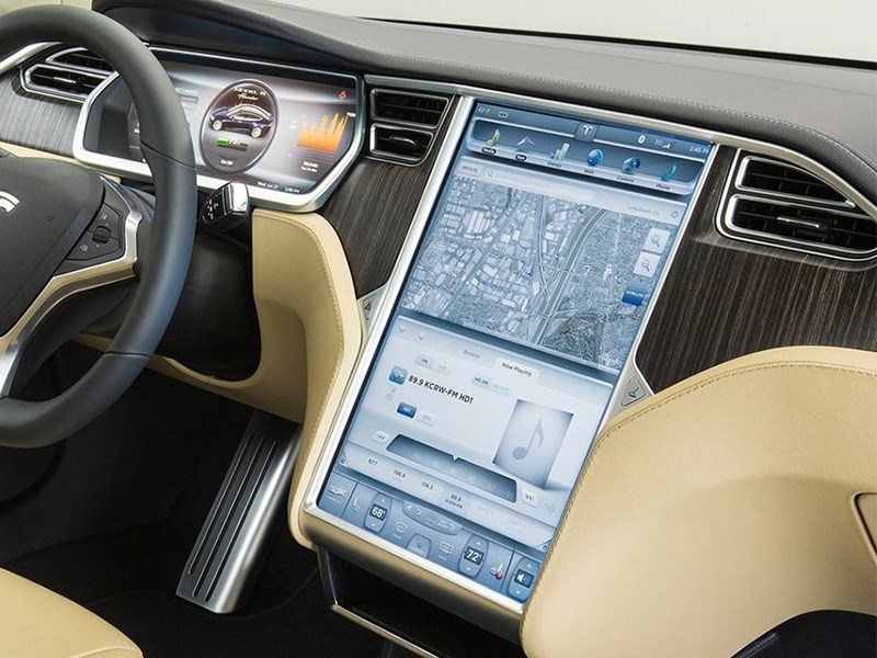 Дизайнеры BMW предрекли конец эры гигантских экранов 1 Дизайнеры BMW предрекли конец эры гигантских экранов