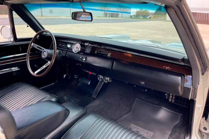 За отреставрированный Dodge Coronet Coupe 1969 хотят выручить более 11 млн руб