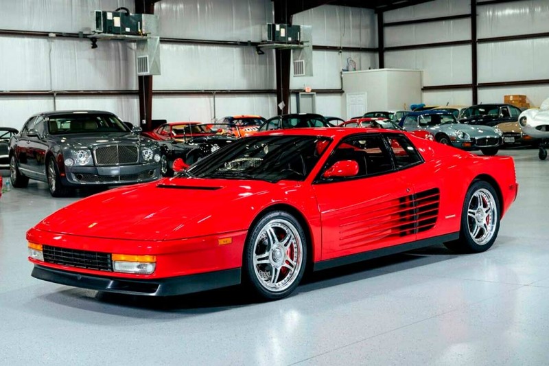 Ferrari Testarossa 1988 с 664-сильным мотором оценили в 10,5 млн рублей
