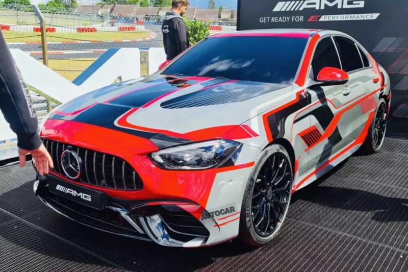 Немцы показали предсерийный 679-сильный Mercedes-AMG C63 W216