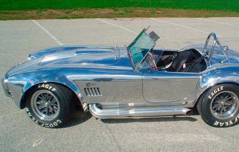 Сияющий на солнце редкий родстер Shelby Cobra CSX4000 пустят с молотка