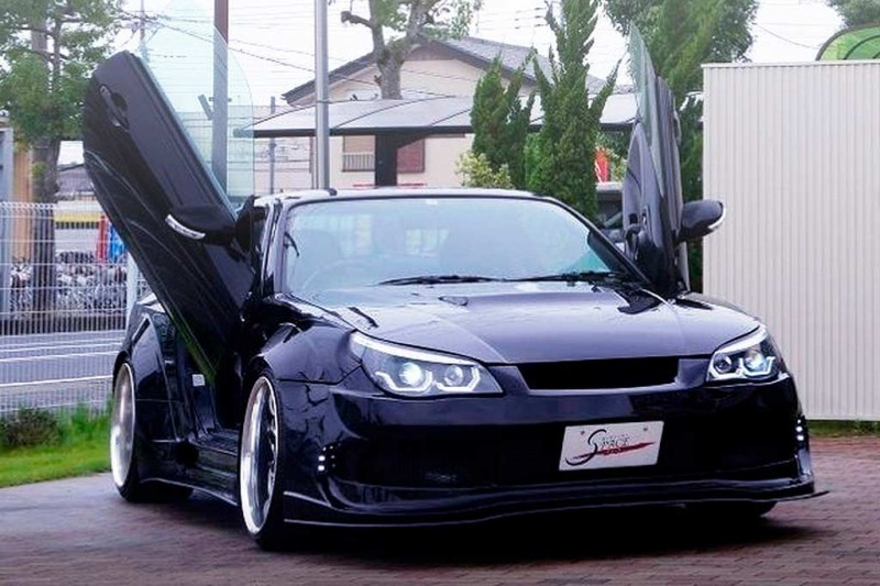 Эффектный Nissan Silvia 2000 года с дизайном в стиле BMW 5-Series E60